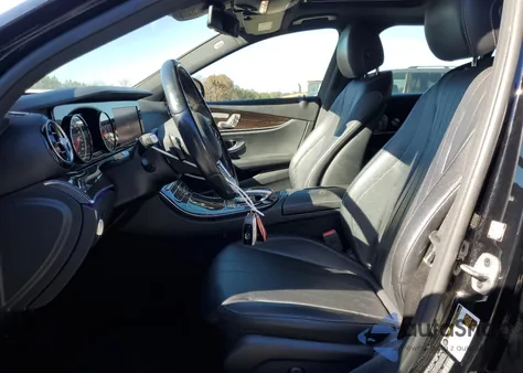 2019 Mercedes-Benz E 300 z USA, uszkodzony, nr VIN WDDZF4JB0KA506766